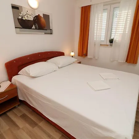 Sergej アパート Drače